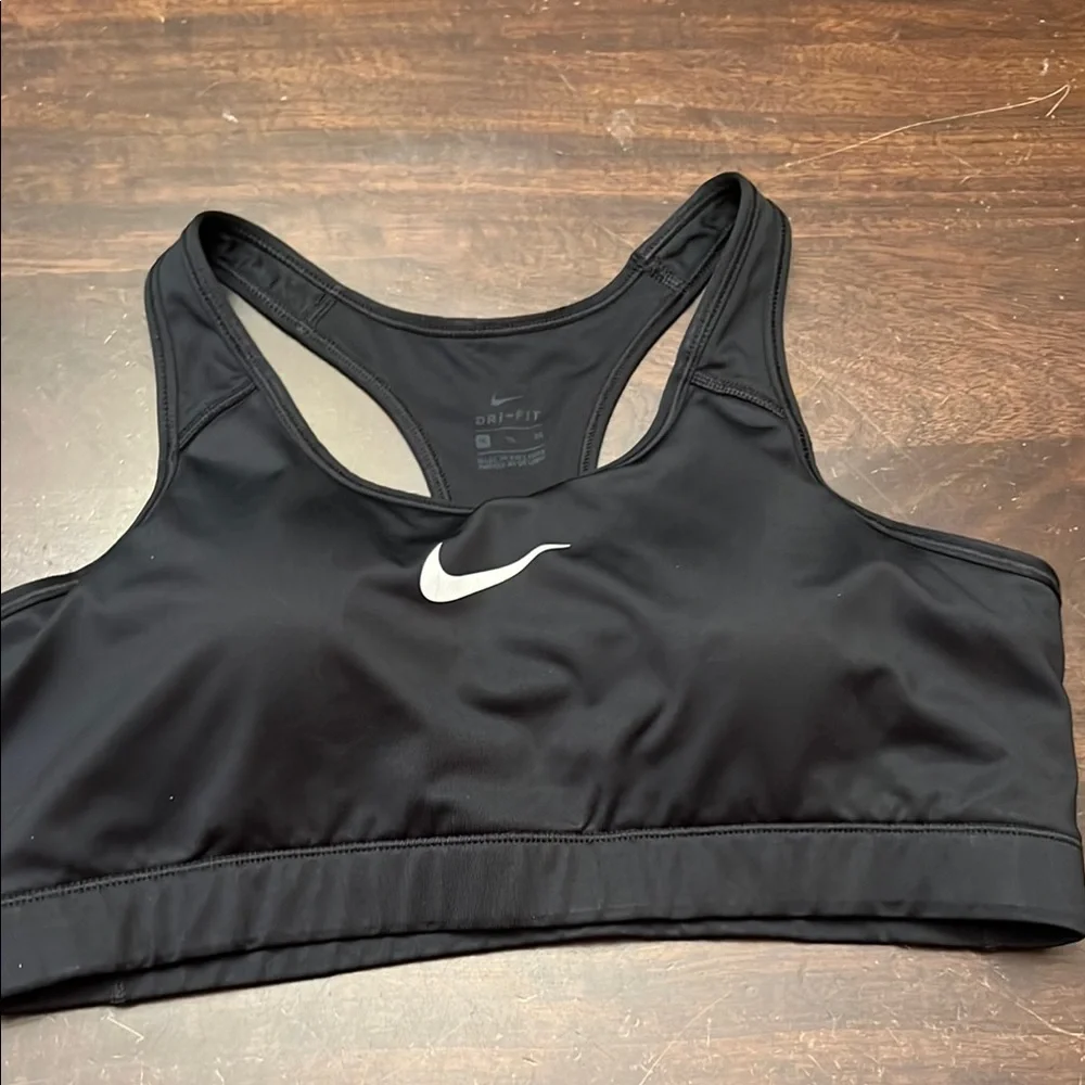 Nike Black Performance Sports Bra Intimates gently used no flaws has padding